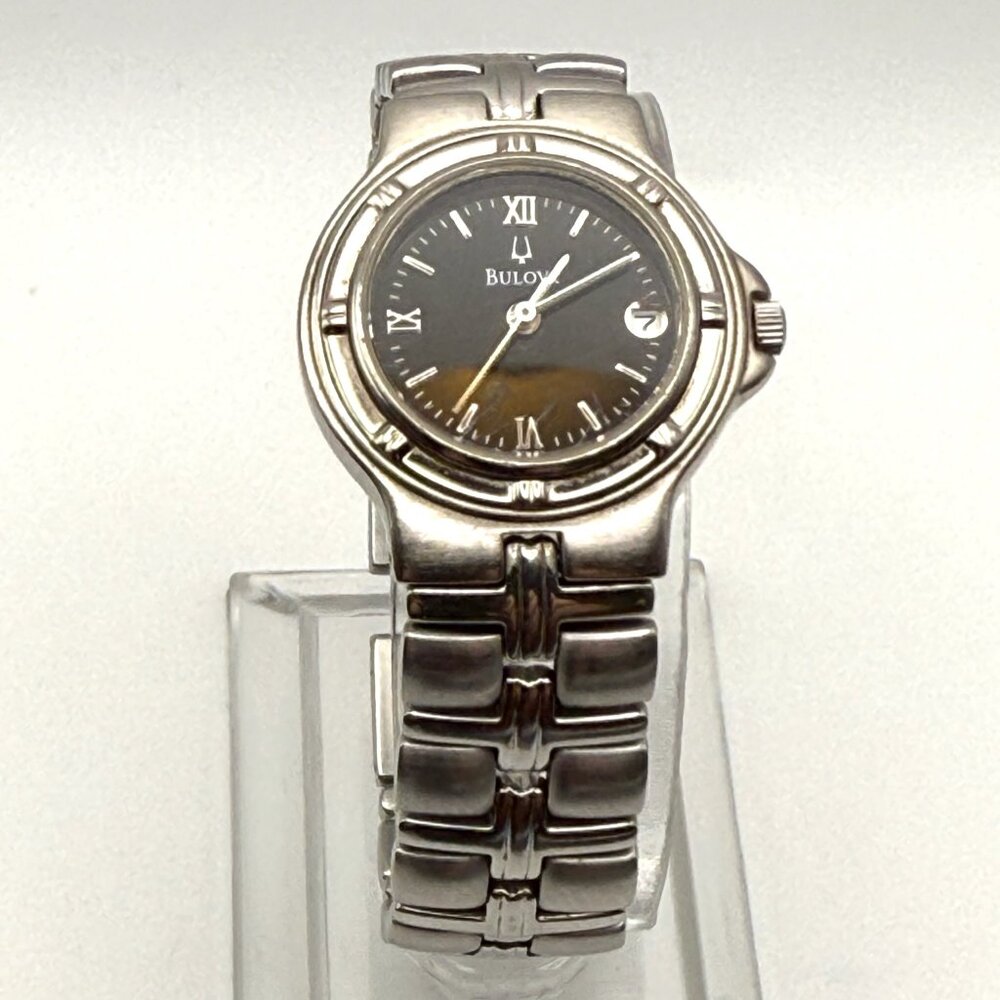Vintage Bulova 90’s Ladies Round Silver Black tones Watch Working
